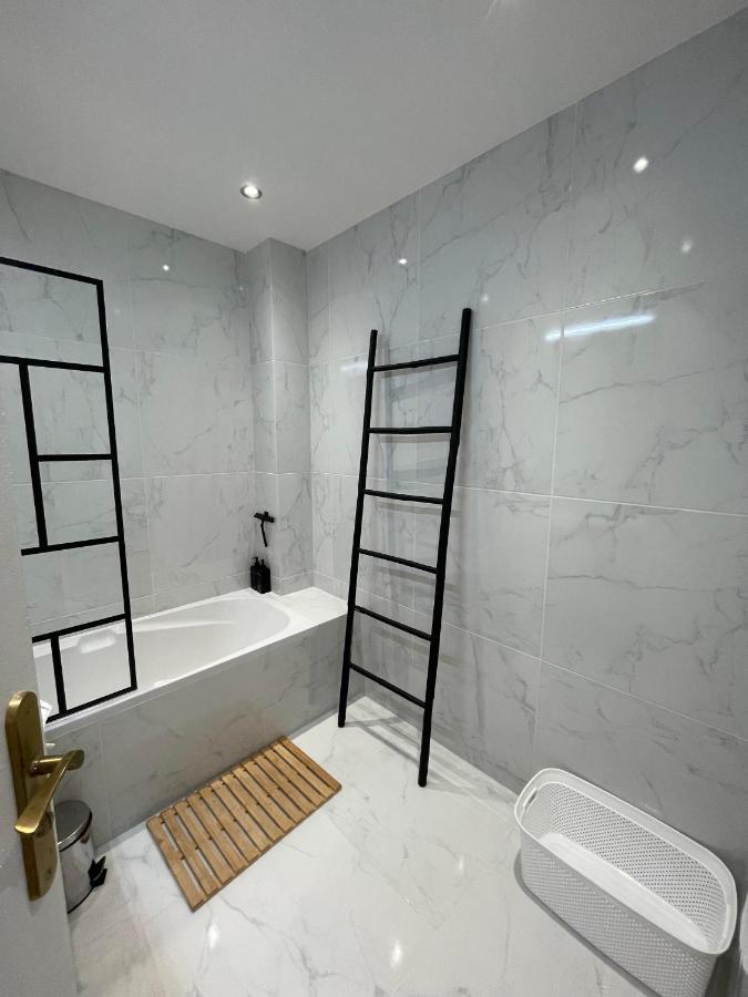 Comfortable Apartment With Parking - Antibes Riviera Εξωτερικό φωτογραφία